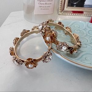 Brand New - Gold Pearl & Rhinestone Floral Earring